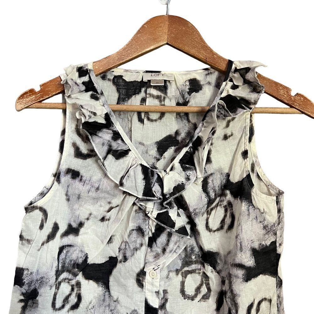 ‎3 for $30! Loft pattern sheer tank top - Picture 5 of 8